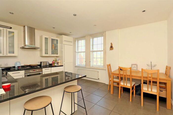 3 Bedroom Flat To Rent In Upper Richmond Road, London, SW15