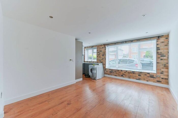 1 Bedroom Flat To Rent In Langley Road, Beckenham, BR3