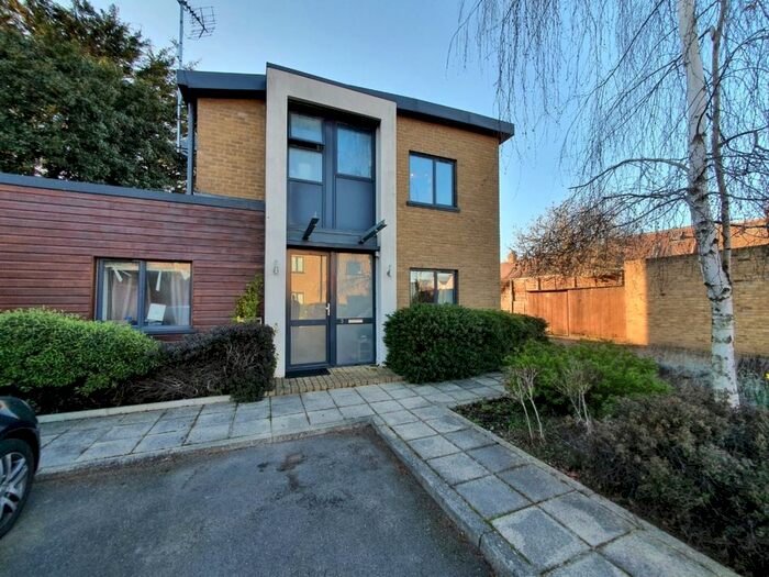 5 Bedroom Detached House To Rent In Chanin Mews, London, NW2