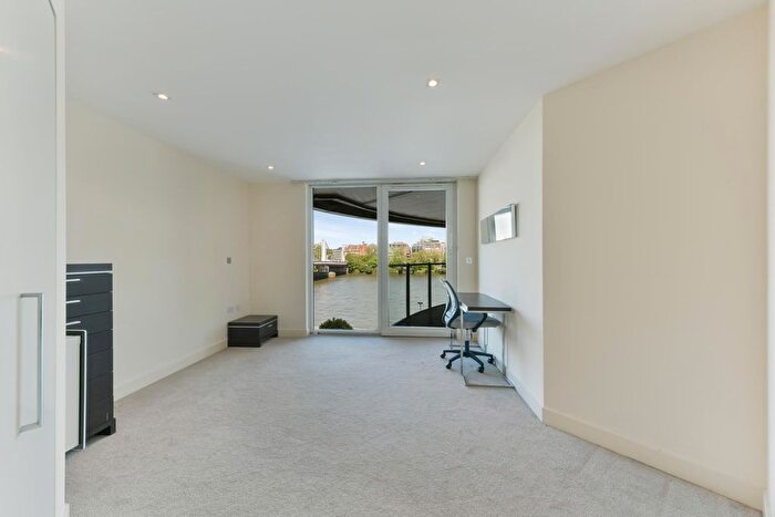 2 Bedroom Flat To Rent In Centurion Building, Chelsea Bridge Wharf, London, SW11