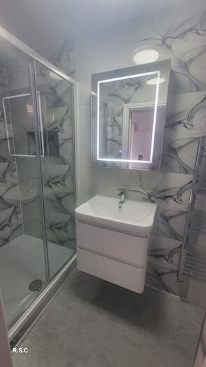 4 Bedroom Semi-Detached House To Rent In Vicarage Farm Road, Hounslow, TW3