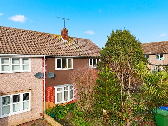 3 Bedroom End Of Terrace House For Sale In Upton Close, Stanford-le-Hope, SS17