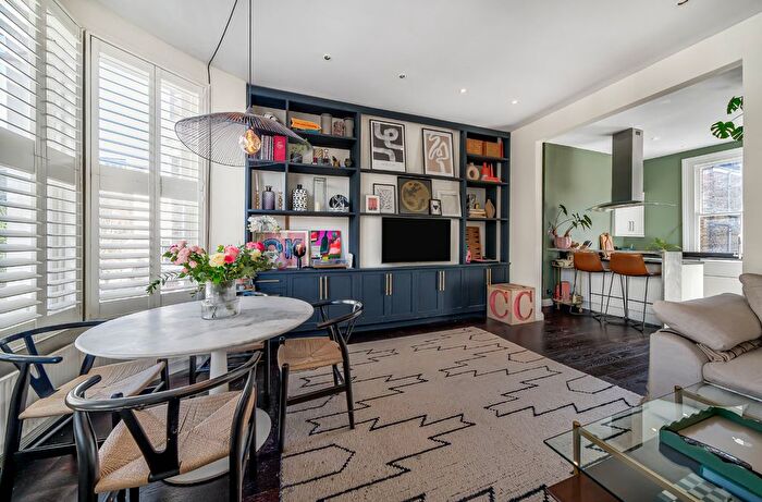 2 Bedroom Flat For Sale In Dynham Road, West Hampstead, London, NW6