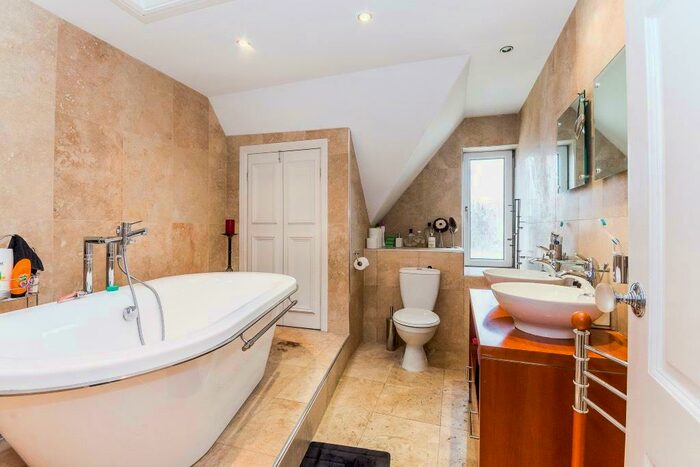 2 Bedroom Apartment To Rent In Regent Square, Doncaster, DN1