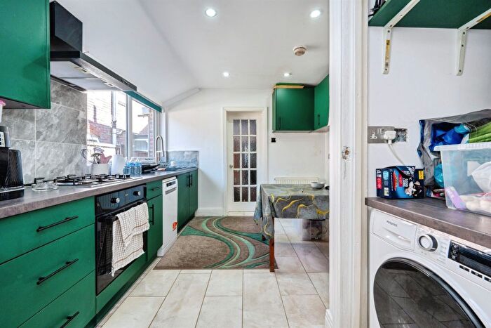 2 Bedroom Flat For Sale In Buxton Road, Luton, LU1