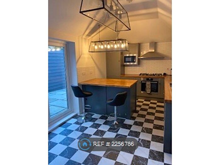 1 Bedroom Flat To Rent In Wear Bay Road, Folkestone, CT19