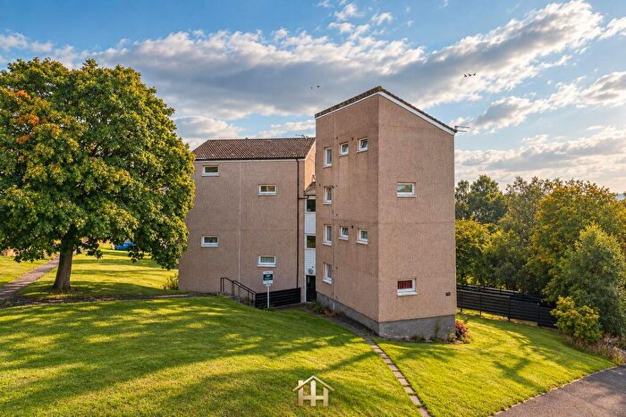 2 Bedroom Flat For Sale In Yarrow Terrace, Dundee, DD2