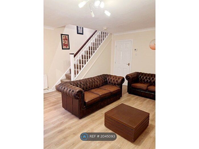 3 Bedroom Semi-Detached House To Rent In Uxbridge, Uxbridge, UB8