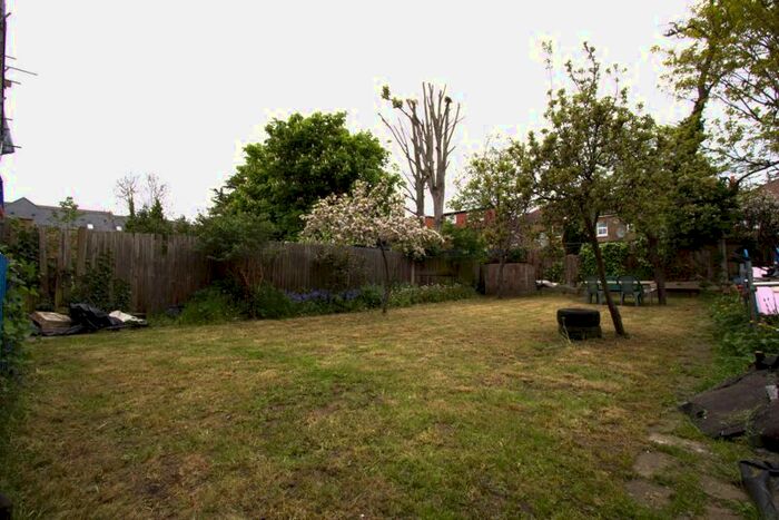 2 Bedroom Flat To Rent In Sidney Avenue, London, N13