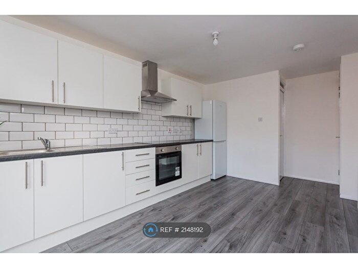 2 Bedroom End Of Terrace House To Rent In Park Green, Erskine, PA8