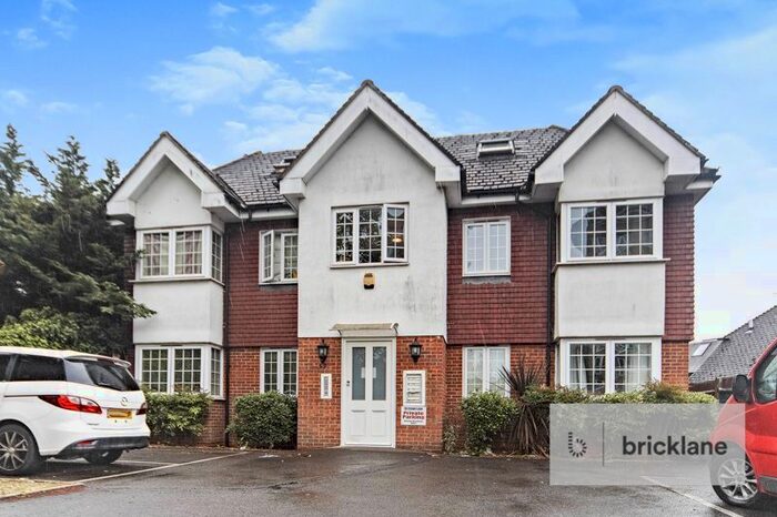 2 Bedroom Flat To Rent In Crown Lane, London, SW16