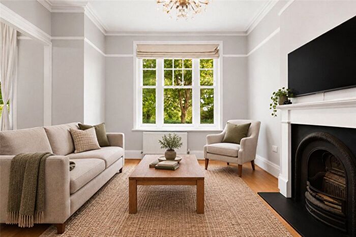 2 Bedroom Flat For Sale In Bishops Park Road, London, SW6