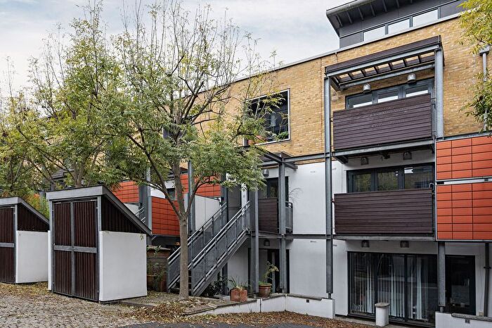 3 Bedroom Property For Sale In The Chronos Building, Mile End Road, Tower Hamlets, London, E1