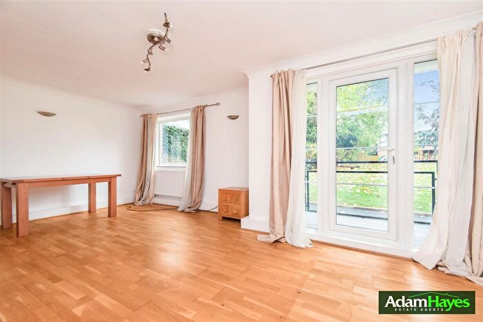 2 Bedroom Flat To Rent In Moss Hall Grove, North Finchley, N12