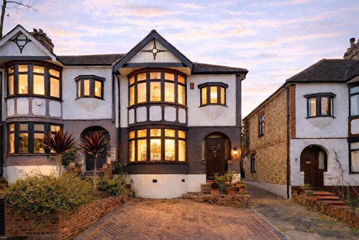 3 Bedroom End Terrace House For Sale In East View, Highams Park, E4