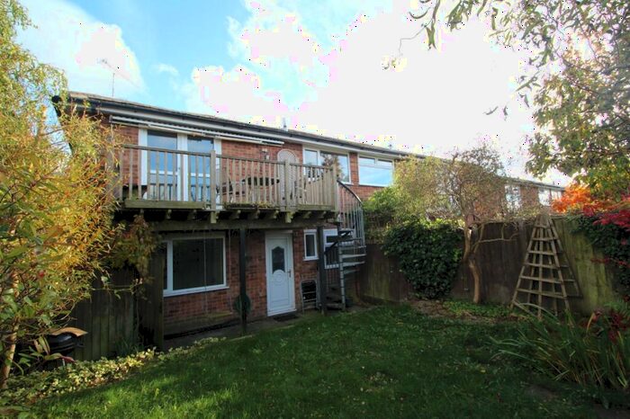 3 Bedroom Semi-Detached House To Rent In Tinshill Road, Cookridge, Leeds, West Yorkshire, LS16