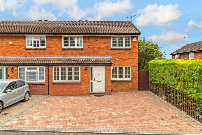 3 Bedroom Semi-Detached House To Rent In Harness Way, Jersey Farm, St. Albans, AL4