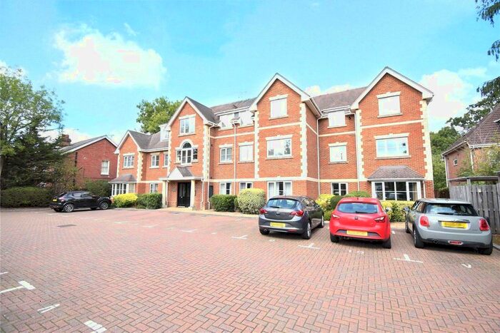 2 Bedroom Flat To Rent In Yorktown Road, Sandhurst, Berkshire, GU47