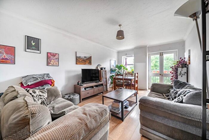 2 Bedroom Flat To Rent In Horniman Drive, London, SE23