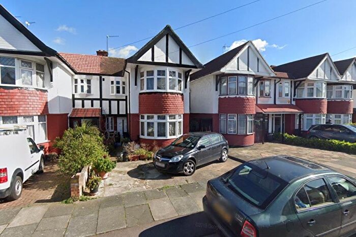 4 Bedroom Property To Rent In Petersfield Close, London, N18