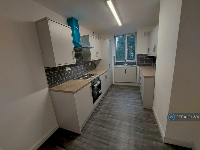 2 Bedroom Maisonette To Rent In Singleton Court, Prestwich, Manchester, M25
