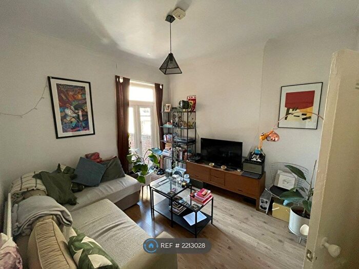 1 Bedroom Flat To Rent In Downton Avenue, London, SW2