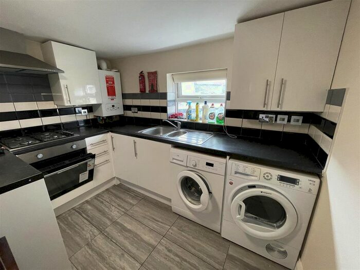 1 Bedroom Flat To Rent In Hanworth Road, Hounslow, TW3