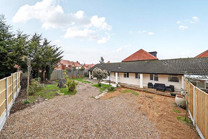 2 Bedroom Bungalow To Rent In Goffs Lane, Goffs Oak, EN7