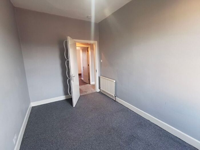 3 Bedroom Flat To Rent In Court Street, Stobswell, Dundee, DD3