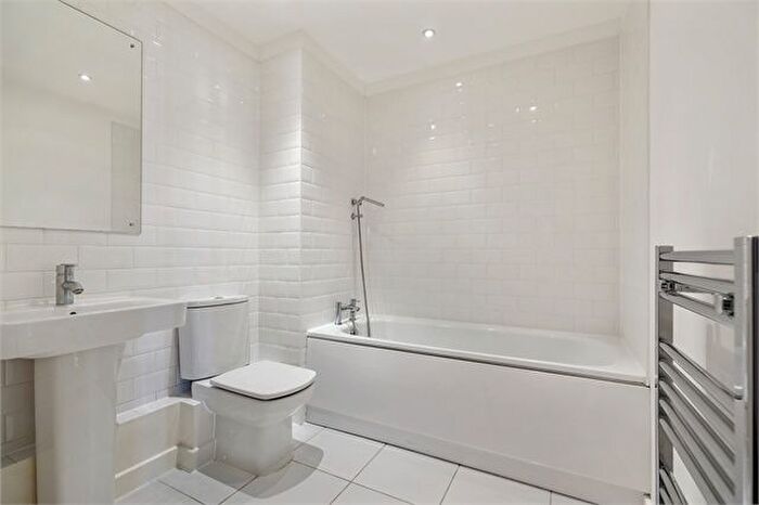 2 Bedroom Flat To Rent In Barge Walk, London, SE10