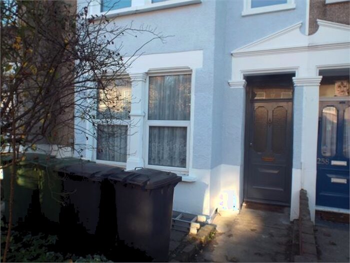 2 Bedroom Flat To Rent In Sangley Road, Catford, London, SE6