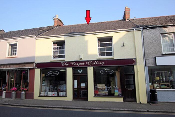 2 Bedroom Flat To Rent In Queen Street, Lostwithiel, PL22