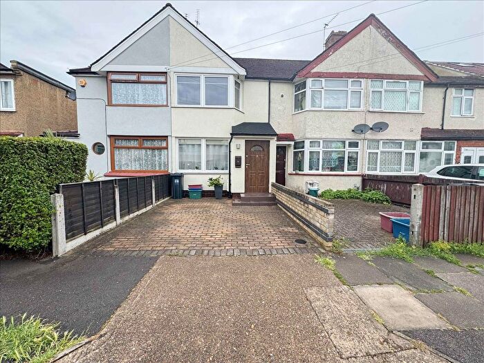 2 Bedroom Terraced House For Sale In Granville Avenue, Feltham, Middlesex, TW13