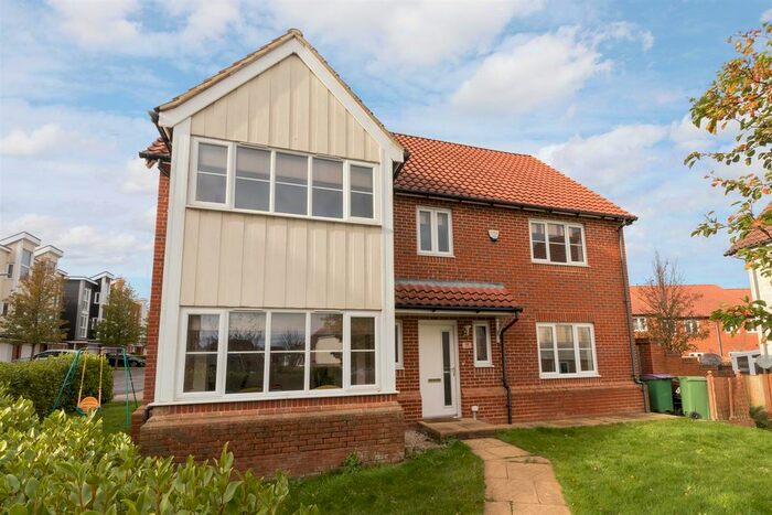 5 Bedroom Detached House To Rent In Paxton Avenue, Hawkinge, Folkestone CT18