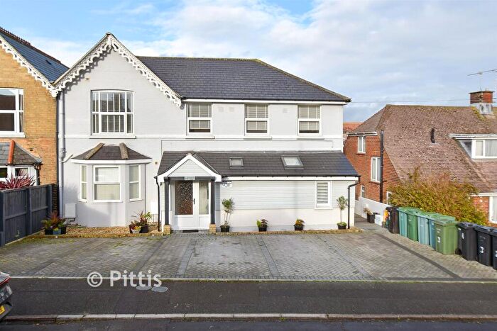 2 Bedroom Flat For Sale In St. George's Road, Shanklin, Isle Of Wight, PO37