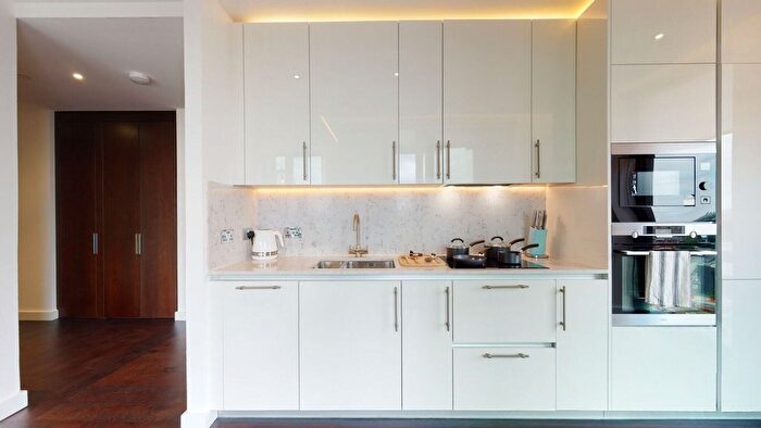 2 Bedroom Flat To Rent In Charles Clowes Walk, Nine Elms, SW11