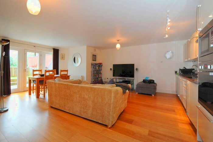 2 Bedroom Flat To Rent In Shepherds Hill, Highgate, N6