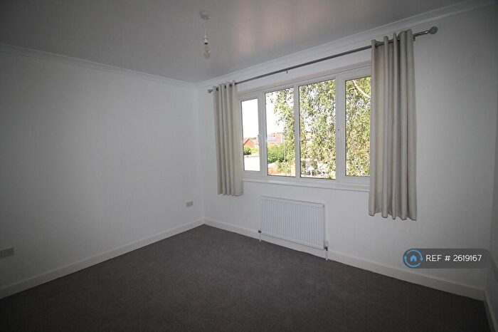 2 Bedroom Flat To Rent In Haltgate House, South Woodham Ferrers, Chelmsford, CM3