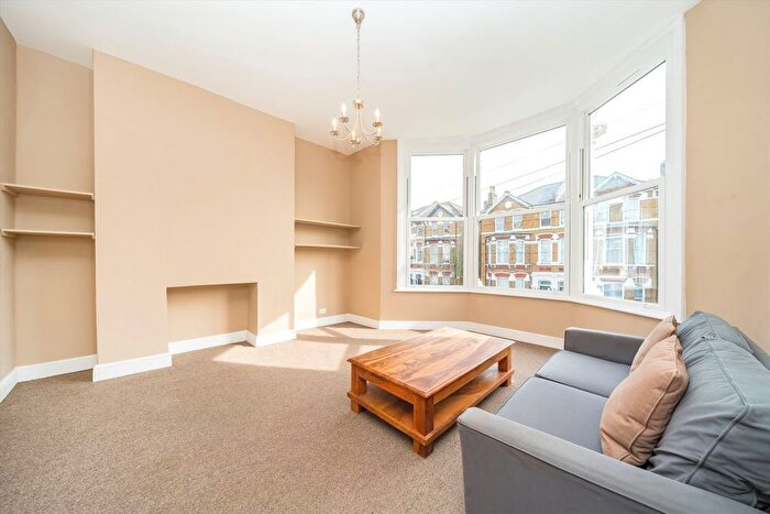 2 Bedroom Flat To Rent In Montrell Road, Brixton Hill, SW2