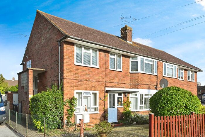 2 Bedroom Maisonette For Sale In Hollycroft, Hertford, SG14