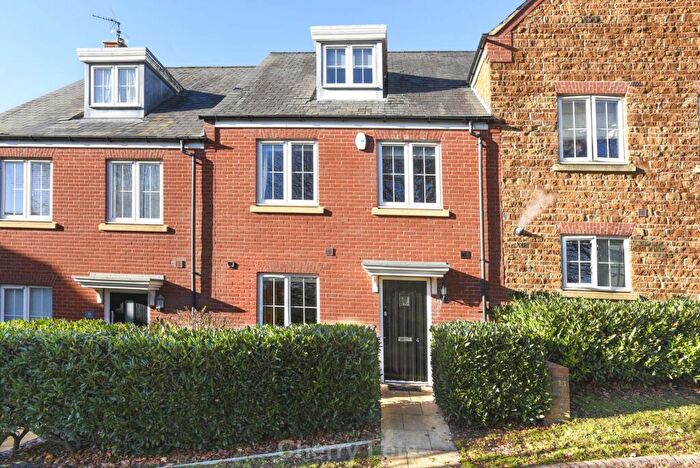 5 Bedroom Town House To Rent In Saffron Close, Banbury, OX16