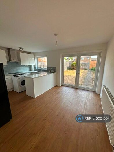 3 Bedroom End Of Terrace House To Rent In Hillgrounds Road, Bedford, MK42