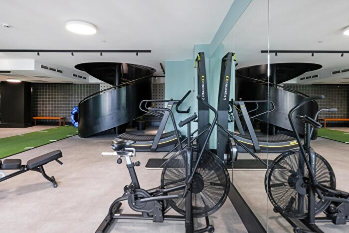 3 Bedroom Flat To Rent In Thames Quarter, Reading, RG1