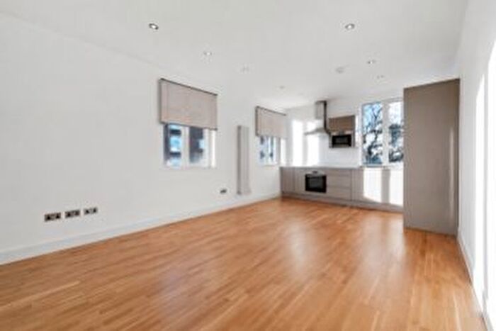 2 Bedroom Flat To Rent In Plumstead, London, SE18