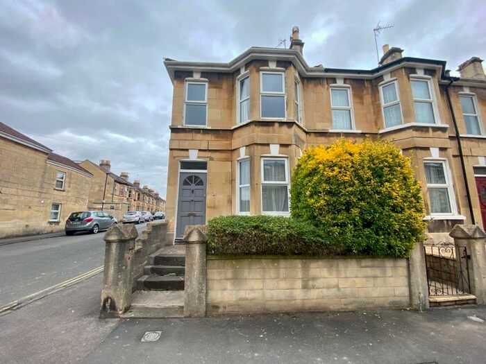 6 Bedroom House To Rent In Victoria Terrace, BA2