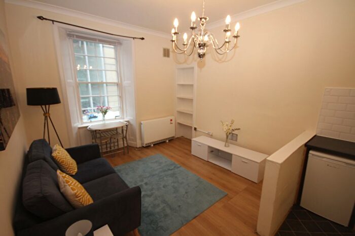 2 Bedroom Flat To Rent In Morrison Street, Tollcross, Edinburgh, EH3