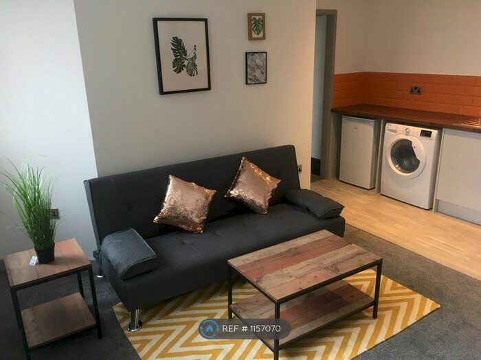 1 Bedroom Flat To Rent In St Peters House, Doncaster DN1