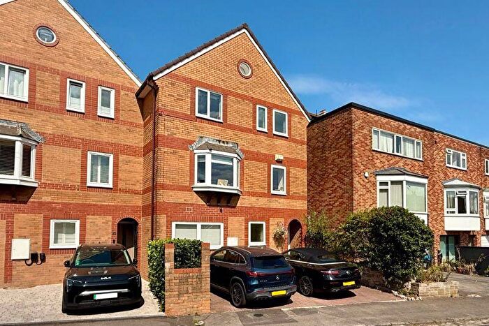 4 Bedroom Semi-Detached House For Sale In Worrall Road | Clifton, BS8