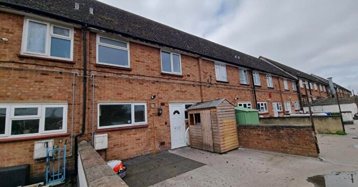 3 Bedroom Apartment For Sale In A Avon Road, Upminster, Essex, RM14