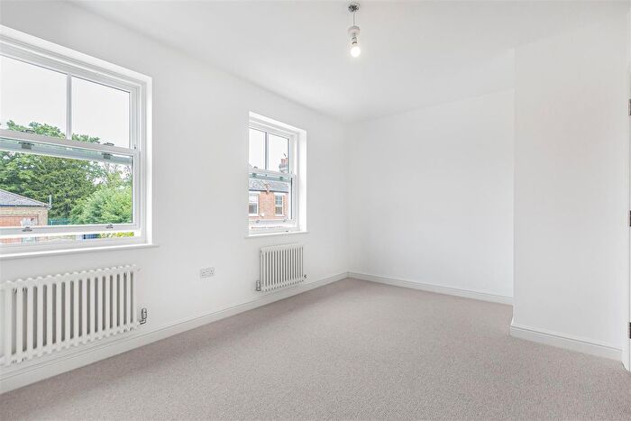 2 Bedroom Terraced House For Sale In Cedars Road, London, N21